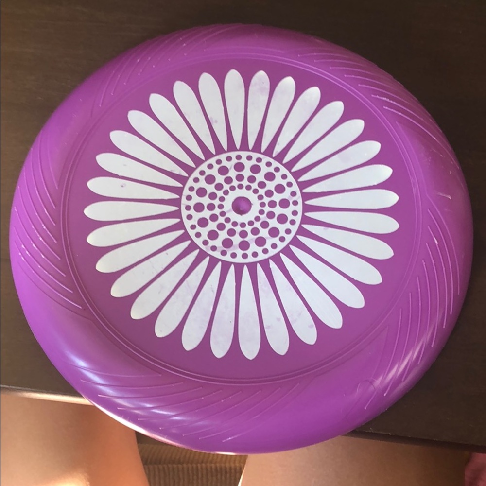 Purple frisbee